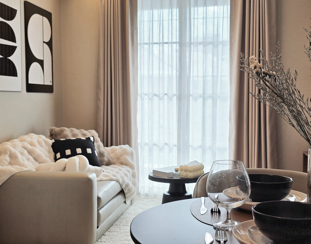 For rent: Maestro 39, 3rd floor, beautiful room, stunningly decorated, ready to move in. Reserve now, hurry!