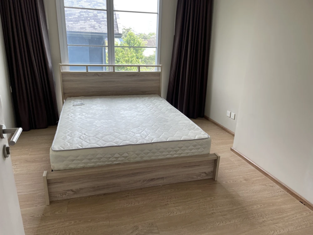 For rent Maestro 39, corner room, very quiet, suitable for relaxation, pets allowed, animal lovers must not miss.