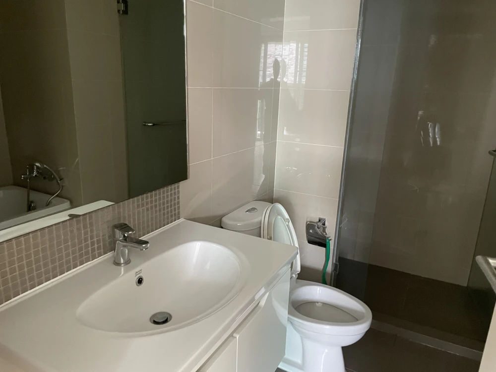 For rent Maestro 39, corner room, very quiet, suitable for relaxation, pets allowed, animal lovers must not miss.