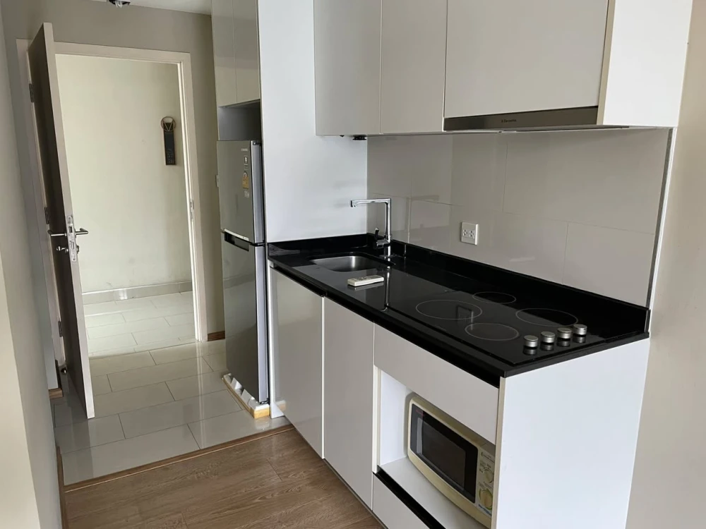 For rent Maestro 39, corner room, very quiet, suitable for relaxation, pets allowed, animal lovers must not miss.