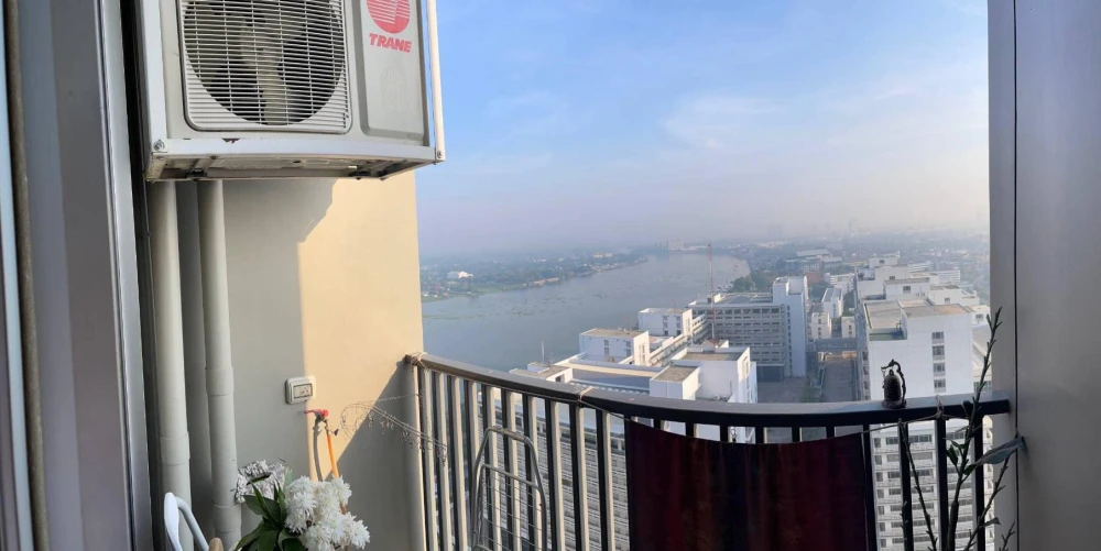 For rent: MANOR SANAMBINNAM, a chic riverside condo with full facilities. Come here!