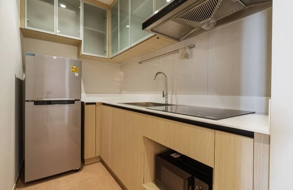 For rent, Maru Ekamai 2 decorated in Japanese Muji style, very beautiful, using all real wood. So good, don't make a reservation