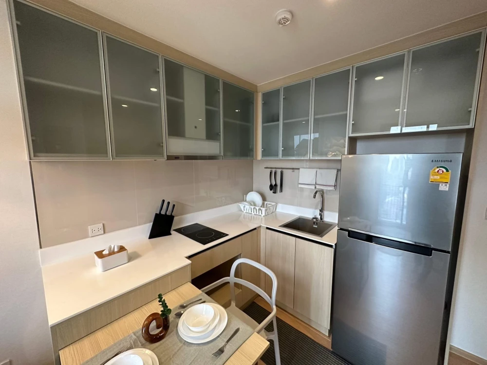 For rent sell Maru Ekkamai 2 1 Bedroom 34 SQ.M. Wide front room, airy, RARE UNIT, a rare room in the building, book now.