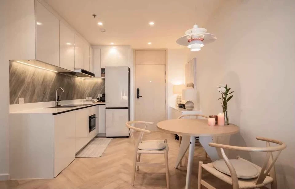 For rent: Maru Ekkamai 2, 10th floor, beautiful room, fully furnished, nice to live in, reserve now, don't miss out.
