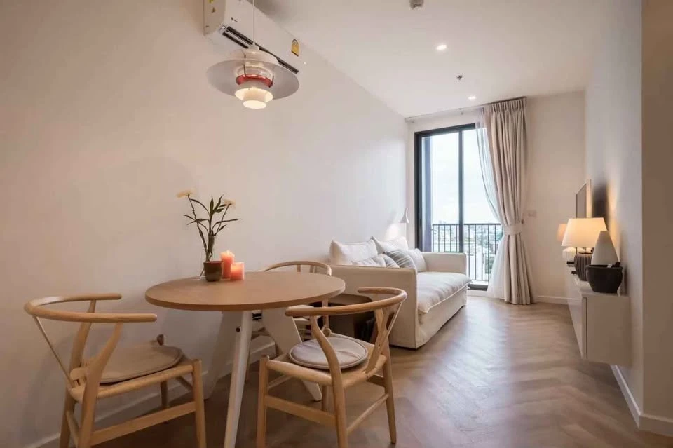 For rent: Maru Ekkamai 2, 10th floor, beautiful room, fully furnished, nice to live in, reserve now, don't miss out.
