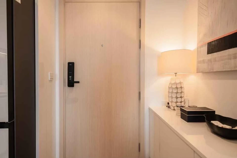 For rent: Maru Ekkamai 2, 10th floor, beautiful room, fully furnished, nice to live in, reserve now, don't miss out.