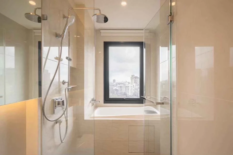 For rent: Maru Ekkamai 2, 10th floor, beautiful room, fully furnished, nice to live in, reserve now, don't miss out.