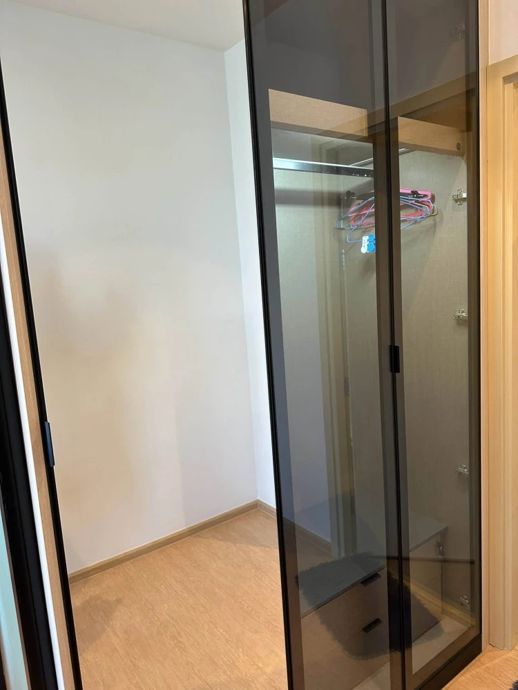 For rent: Maru Ekkamai 2, 14th floor unit, complete facilities, great location. Don't just look, book it!