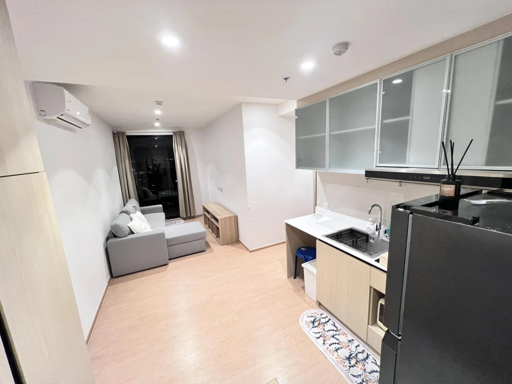 For rent: Maru Ekkamai 2 bedrooms, corner room, not attached to other walls, can use soundproofing, open view, no tall buildings blocking, 2 bedrooms,