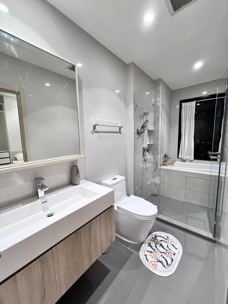 For rent: Maru Ekkamai 2 bedrooms, corner room, not attached to other walls, can use soundproofing, open view, no tall buildings blocking, 2 bedrooms,