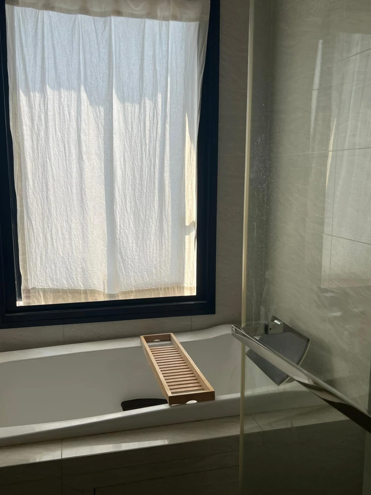 For rent: Maru Ekkamai 2 bedrooms, corner room, not attached to other walls, can use soundproofing, open view, no tall buildings blocking, 2 bedrooms,