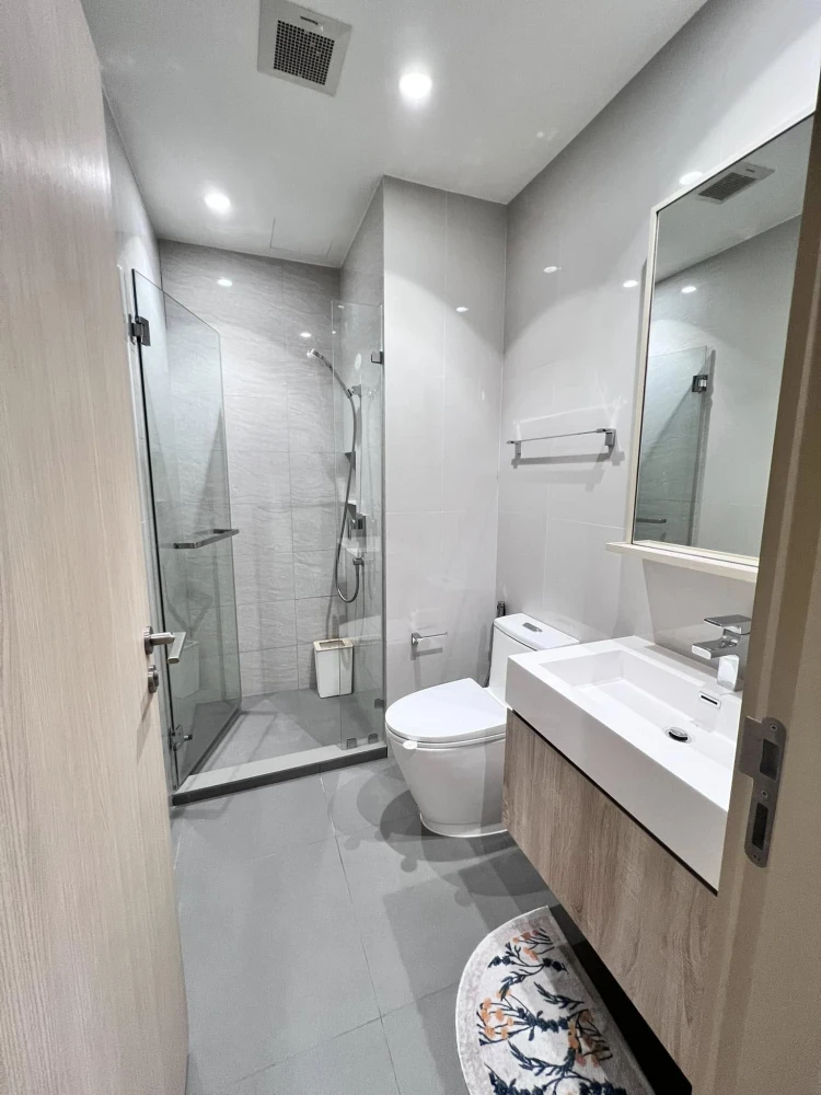 For rent: Maru Ekkamai 2 bedrooms, corner room, not attached to other walls, can use soundproofing, open view, no tall buildings blocking, 2 bedrooms,