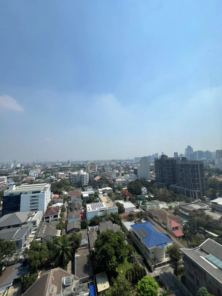 For rent: Maru Ekkamai 2 bedrooms, corner room, not attached to other walls, can use soundproofing, open view, no tall buildings blocking, 2 bedrooms,