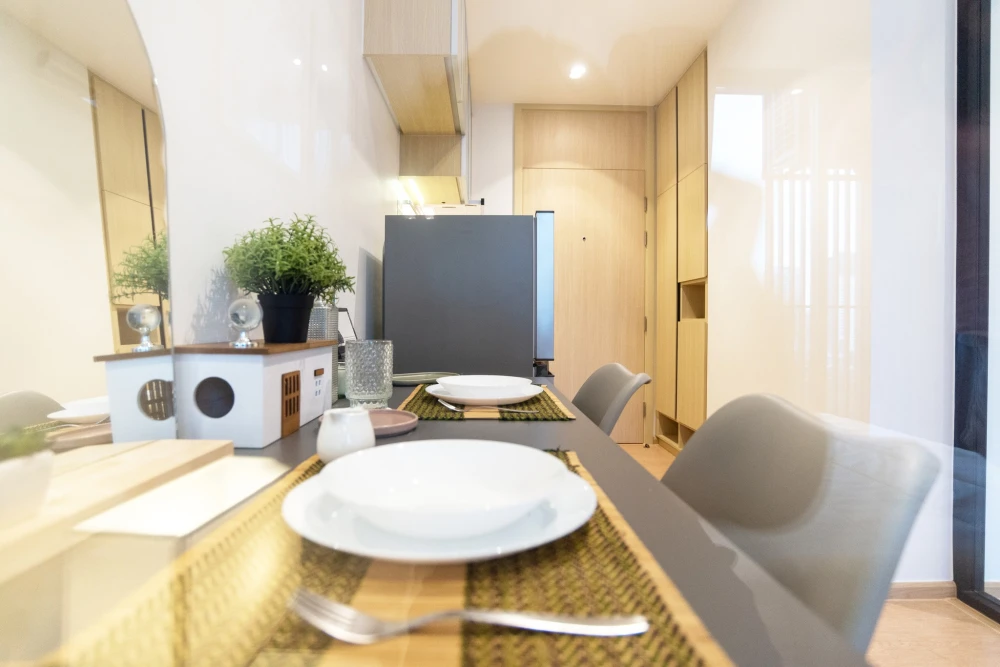 For rent: Maru Ekkamai 2, studio room, 12th floor, facing north, simply decorated, nice to live in, hurry and book now.