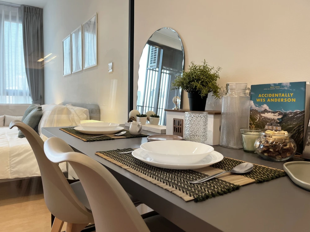 For rent: Maru Ekkamai 2, studio room, 12th floor, facing north, simply decorated, nice to live in, hurry and book now.