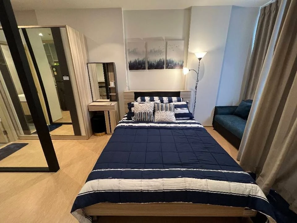 For rent: Maru Ekkamai 2-bedroom unit, beautifully decorated and ready to move in. Features a built-in, enclosed kitchen and comes fully furnished. Bo