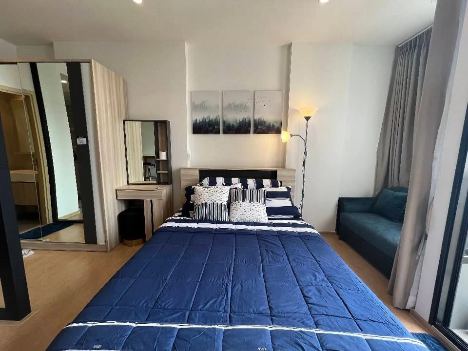 For rent: Maru Ekkamai 2-bedroom unit, beautifully decorated and ready to move in. Features a built-in, enclosed kitchen and comes fully furnished. Bo