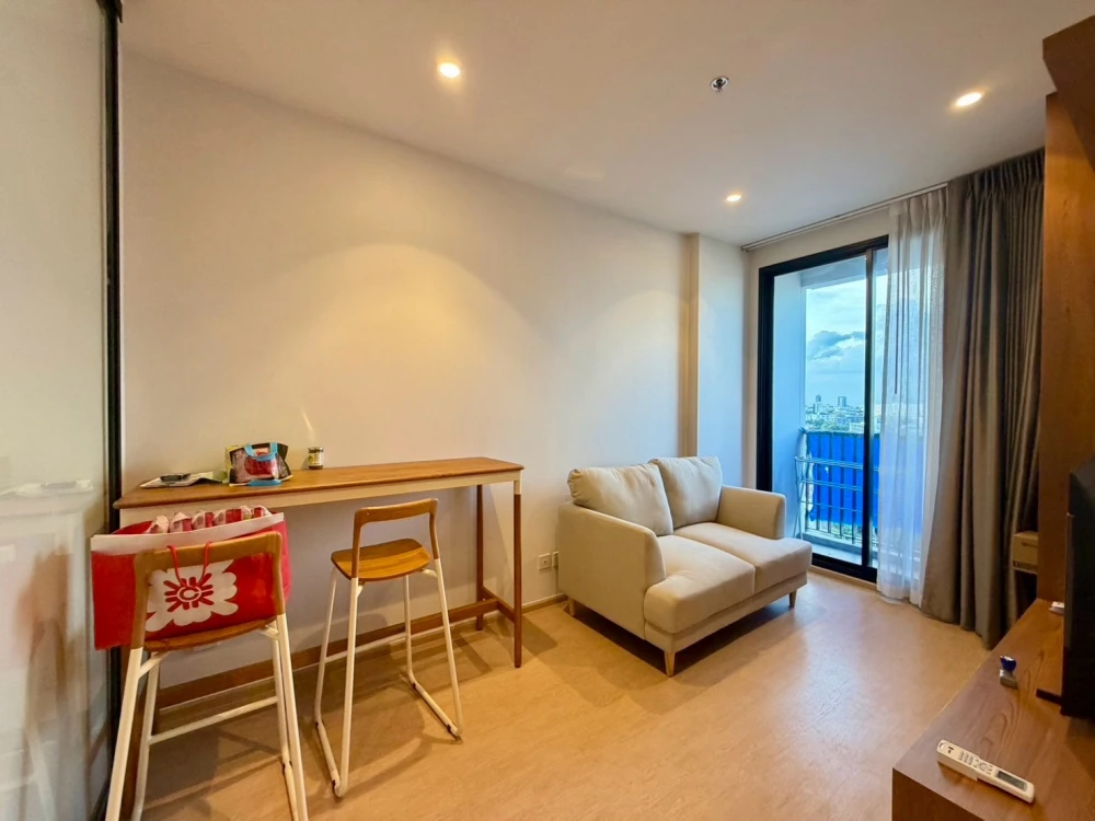 For Rent: Maru Ladprao 15, 11th Floor. Fully furnished and inviting—book now! Act fast.