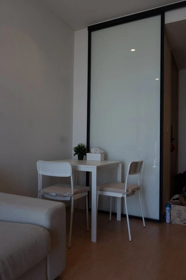 For rent: Maru Ladprao 15, beautifully decorated unit with high-quality built-in furniture. Prime location, convenient transportation. Don't miss out!