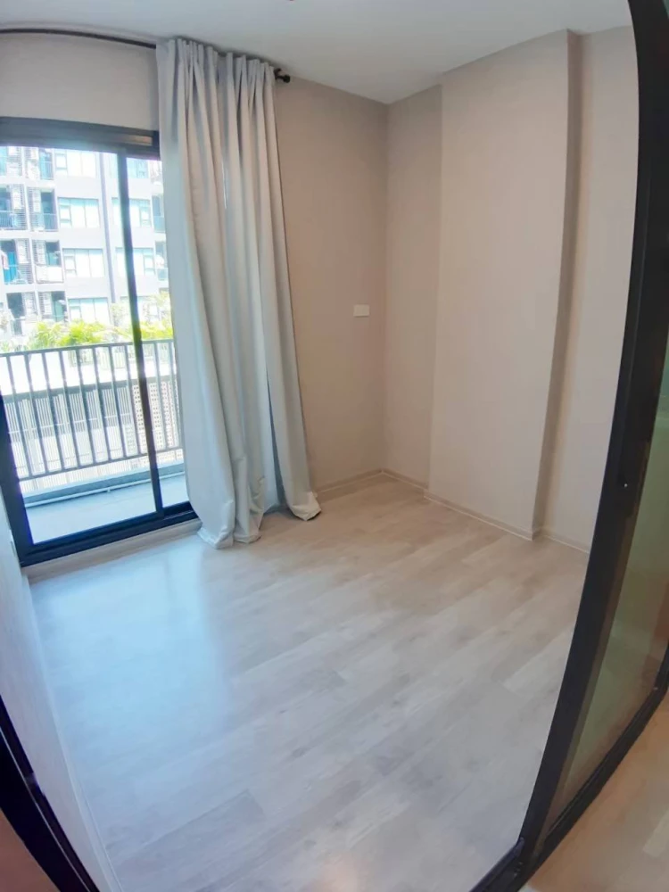For rent: Maxxi Ratchayothin-Phahonyothin 34, 1 bedroom plus unit, 4th floor, garden and swimming pool view, fully furnished with appliances. Don't mi