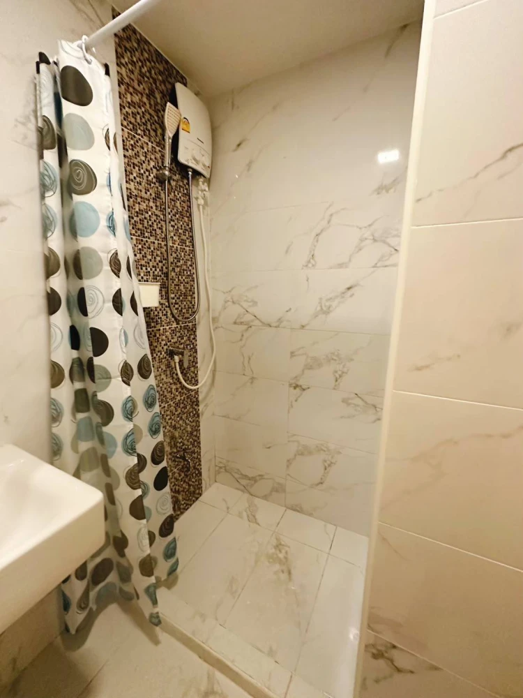 For rent: Maxxi Ratchayothin-Phahonyothin 34, 1 bedroom plus unit, 4th floor, garden and swimming pool view, fully furnished with appliances. Don't mi