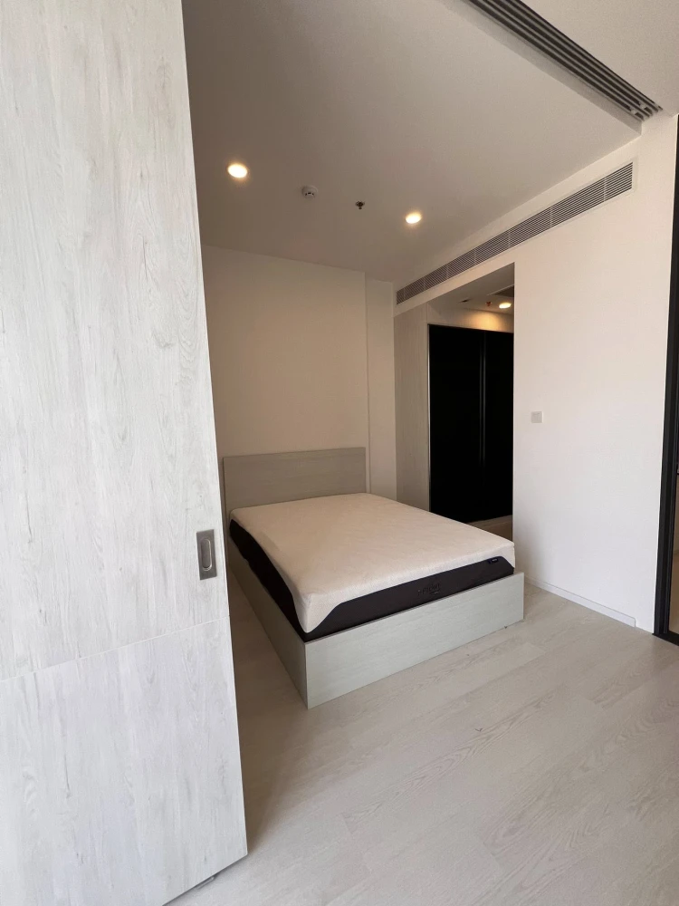 For rent: Mazarine Ratchayothin, a nice room, high ceiling, airy, beautiful city view, no blocking, book now.