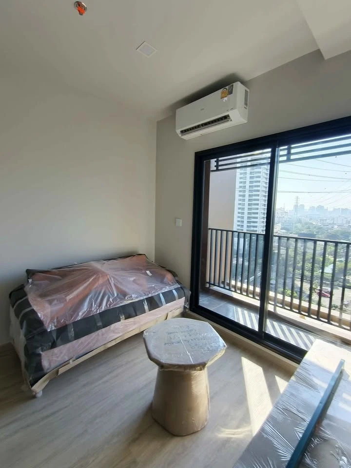For rent: Metris District Ladprao, 31 sq.m., unblocked view, fully furnished. Just bring your belongings and move in.
