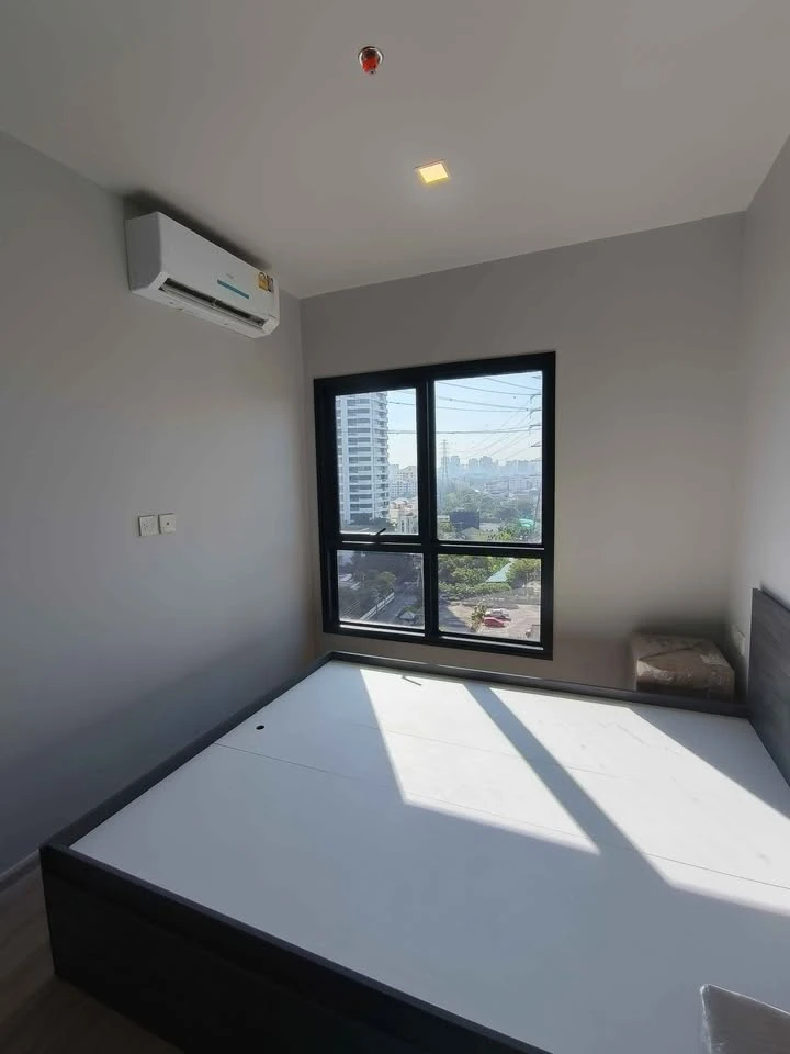 For rent: Metris District Ladprao, 31 sq.m., unblocked view, fully furnished. Just bring your belongings and move in.