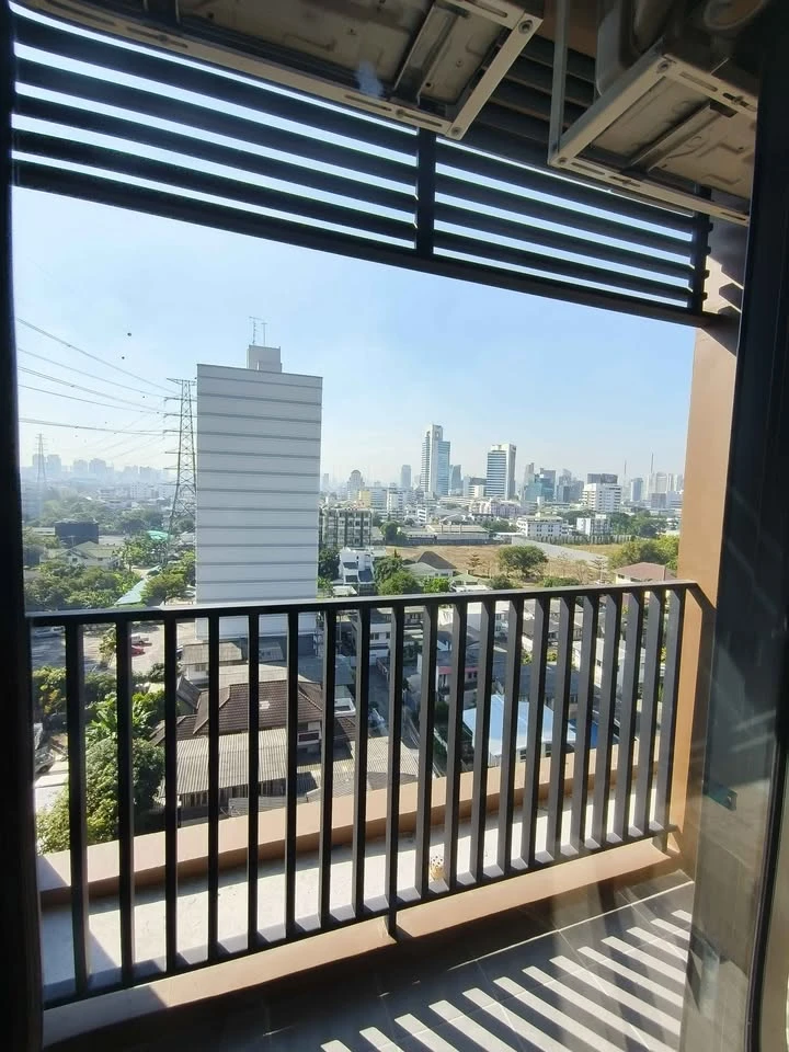 For rent: Metris District Ladprao, 31 sq.m., unblocked view, fully furnished. Just bring your belongings and move in.
