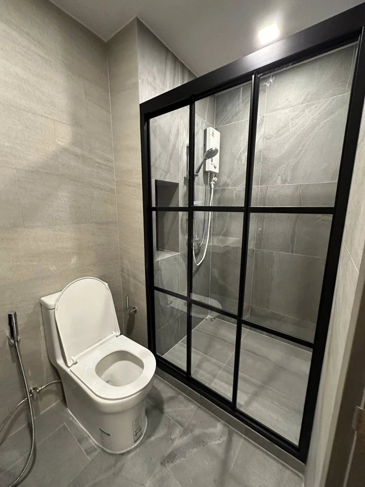 For rent: Metris District Ladprao. Beautifully decorated in a modern cozy style, warm and inviting like home. Ready to welcome you and your beloved pe