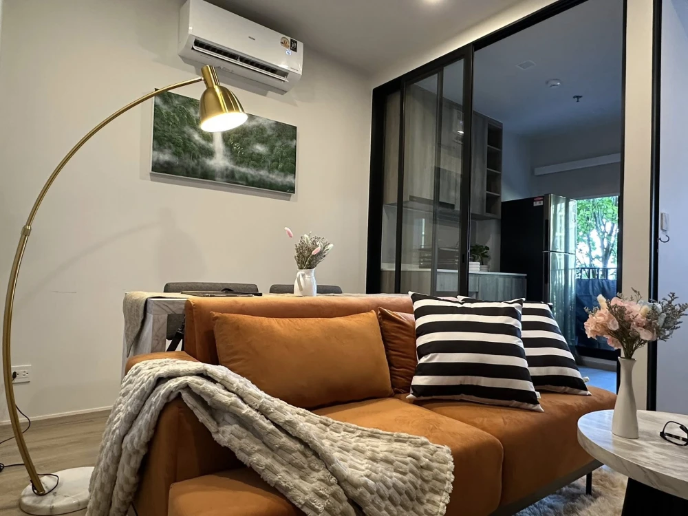 For rent: Metris District Ladprao. Beautifully decorated in a modern cozy style, warm and inviting like home. Ready to welcome you and your beloved pe
