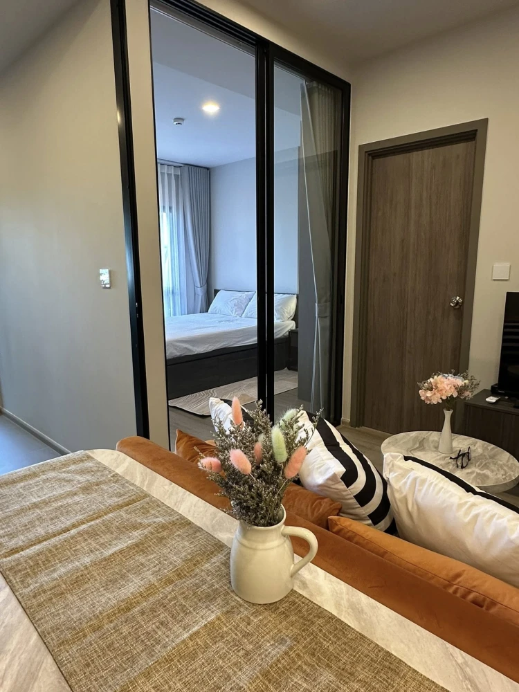 For rent: Metris District Ladprao. Beautifully decorated in a modern cozy style, warm and inviting like home. Ready to welcome you and your beloved pe