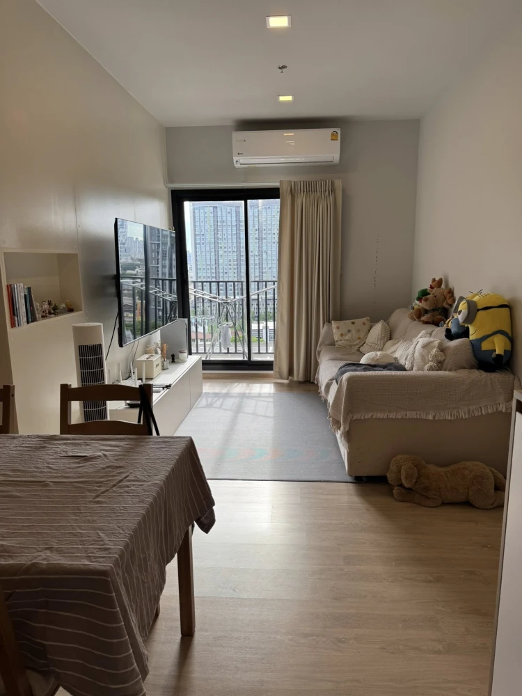 For rent: Metris Pattanakarn-Ekkamai, a nice room with lots of usable space. If you don't book, you'll regret it later. I'm telling you.