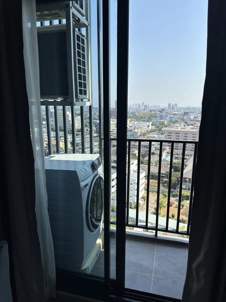 For rent: Metris Pattanakarn condo, fully furnished, high floor, spacious and comfortable. Book now!