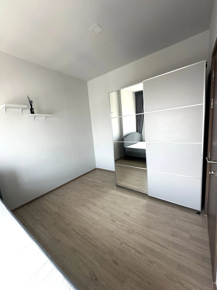 For rent: Metris Pattanakarn condo, fully furnished, high floor, spacious and comfortable. Book now!