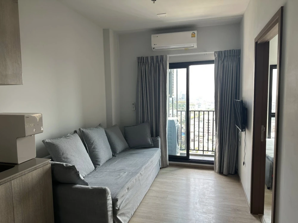 For rent: Metris Pattanakarn condo, fully furnished, high floor, spacious and comfortable. Book now!