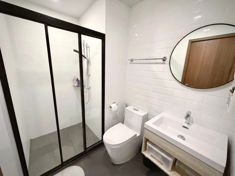 For rent: Metris Pattanakarn, pet-friendly, 18th floor, unobstructed city view, ready to move in.