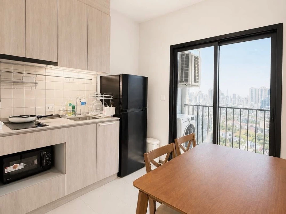 For rent: Metris Pattanakarn, pet-friendly, 18th floor, unobstructed city view, ready to move in.