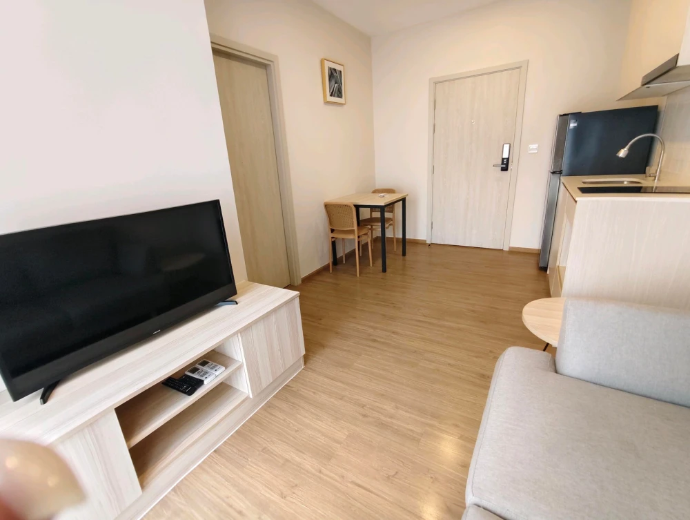 For rent: Metris Rama 9-Ramkhamhaeng, 33rd floor, fully furnished unit. Book now! (Urgent!)