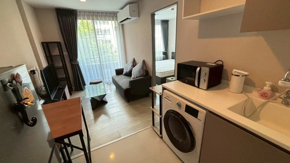For rent: Metro Luxe Ratchada, 4th floor, fully furnished unit. Very comfortable and ready to move in. Book now! Don't miss out!
