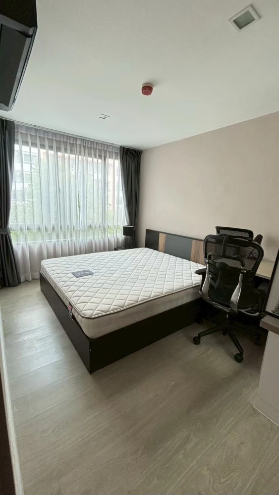 For rent: Metro Luxe Ratchada, 4th floor, fully furnished unit. Very comfortable and ready to move in. Book now! Don't miss out!