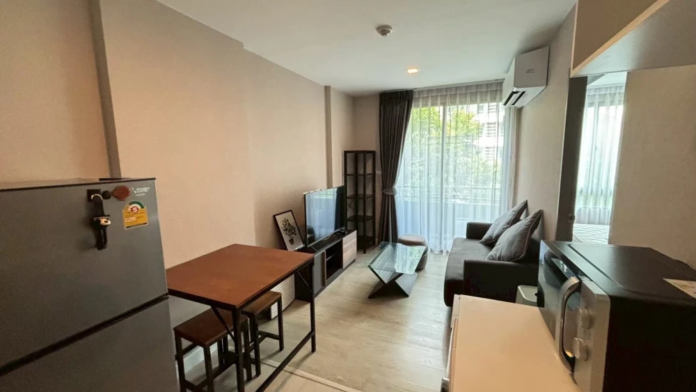 For rent: Metro Luxe Ratchada, 4th floor, fully furnished unit. Very comfortable and ready to move in. Book now! Don't miss out!