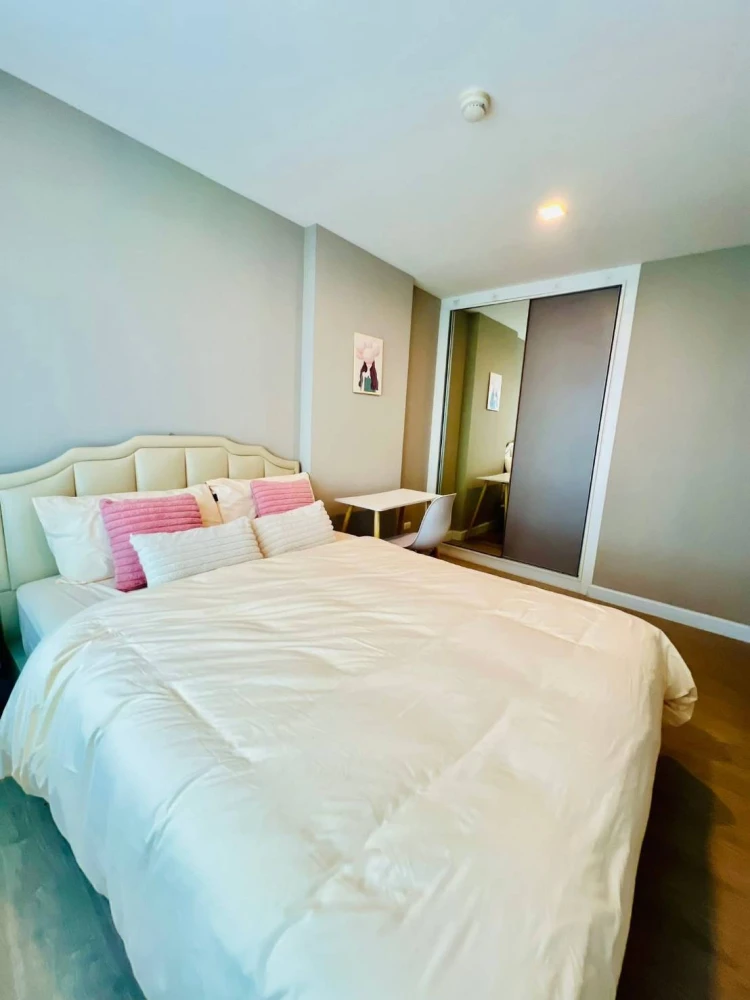 For rent: Metro Luxe Ratchada, beautifully decorated room with a cool theme, fully furnished, with a view of the swimming pool. Reserve now!