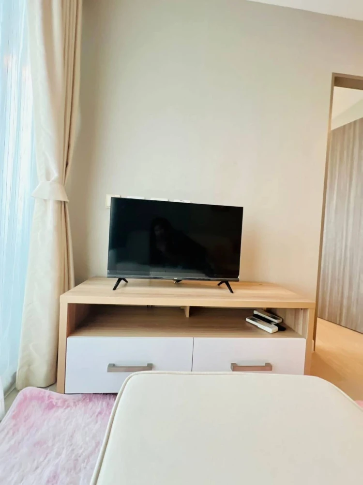 For rent: Metro Luxe Ratchada, beautifully decorated room with a cool theme, fully furnished, with a view of the swimming pool. Reserve now!