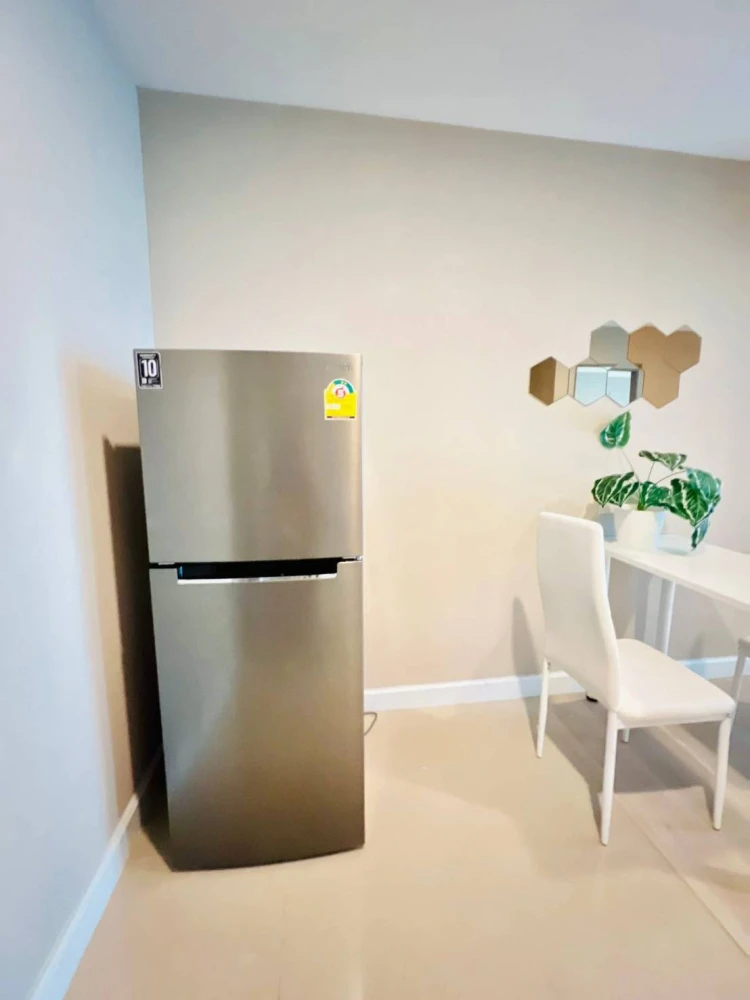For rent: Metro Luxe Ratchada, beautifully decorated room with a cool theme, fully furnished, with a view of the swimming pool. Reserve now!