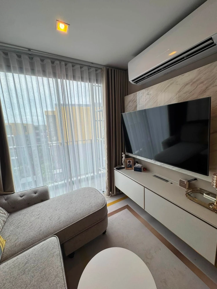 For rent: Metro Luxe Riverfront Rattanathibet. Spacious room with ample usable space, high-quality built-in furniture, bright and airy. Book now!