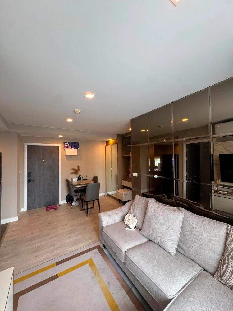 For rent: Metro Luxe Riverfront Rattanathibet. Spacious room with ample usable space, high-quality built-in furniture, bright and airy. Book now!