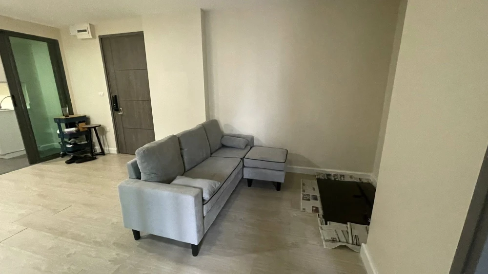 For rent: Metro Luxe Rose Gold Phahol-Sutthisan, spacious room with plenty of usable space, comes fully furnished, reserve now!