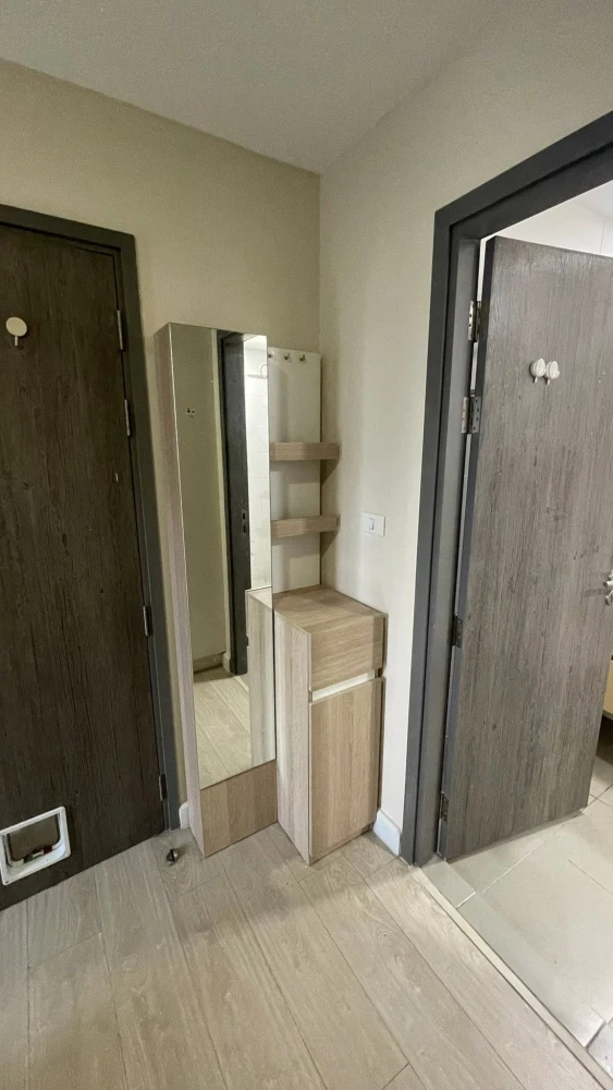 For rent: Metro Luxe Rose Gold Phahol-Sutthisan, spacious room with plenty of usable space, comes fully furnished, reserve now!