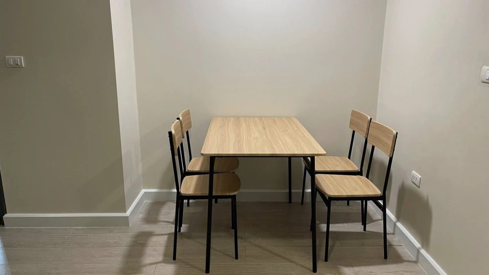 For rent: Metro Luxe Rose Gold Phahol-Sutthisan, spacious room with plenty of usable space, comes fully furnished, reserve now!